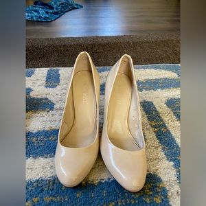 Size 5 Nine West Cream Heels
